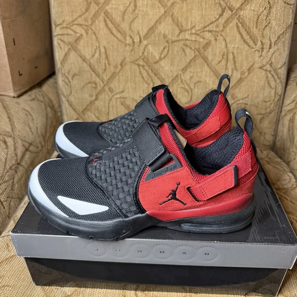 2016 Jordan Trunner 11 Size 10 LX Black White Varsity Red 905222-001 VNDS!